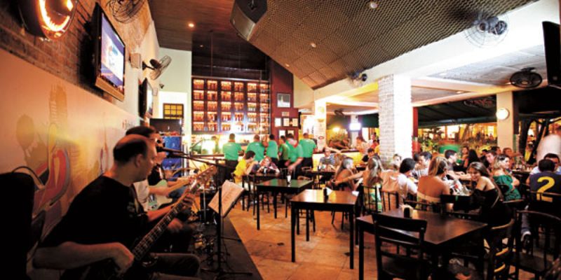 A noite brasileira, muitos bares e baladas, muita música