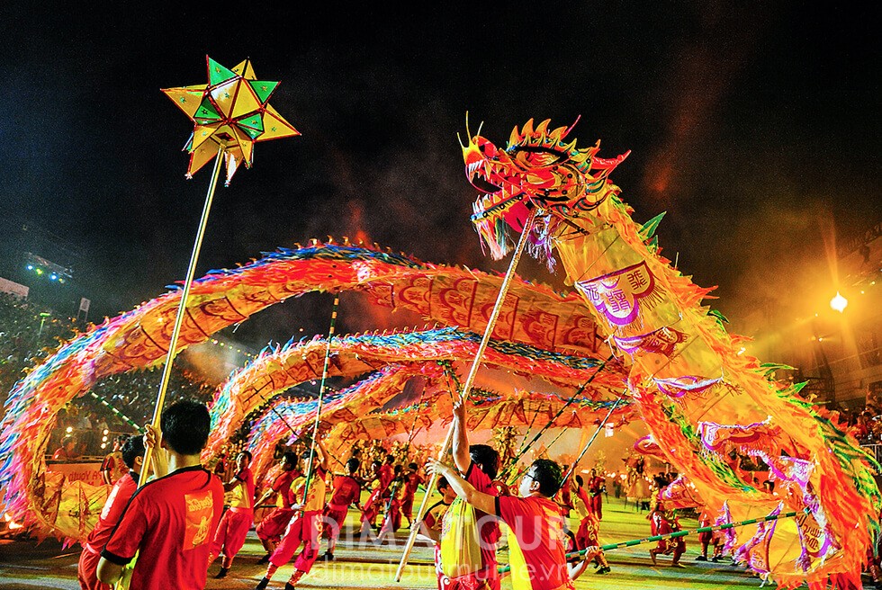 A fascinante história e os mistérios dos dragões chineses - Dança do Dragão no Vietnã.